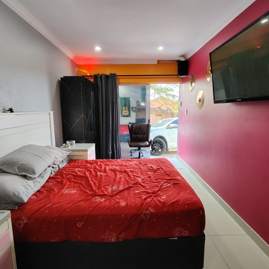 6 Bedroom Property for Sale in Haven Hills Eastern Cape